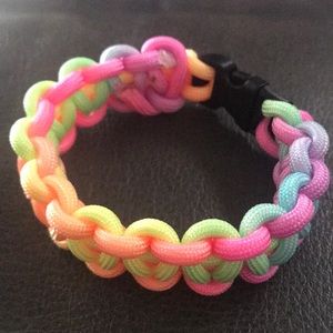 NWOT Paracord bracelet